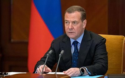 Медведев допустил покушение на «злобного клоуна-кокаиниста» в Киеве
