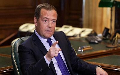 Медведев обвинил Зеленского в узурпации власти