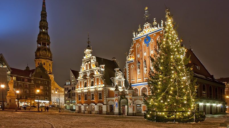 Рождественская елка на Ратушной площади Риги, перед Домом Черноголовых / Фото: kazanreporter.ru