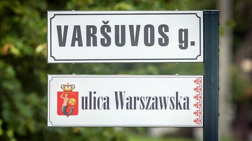 Таблички с названиями улиц на двух языках / Фото: Obzor.lt