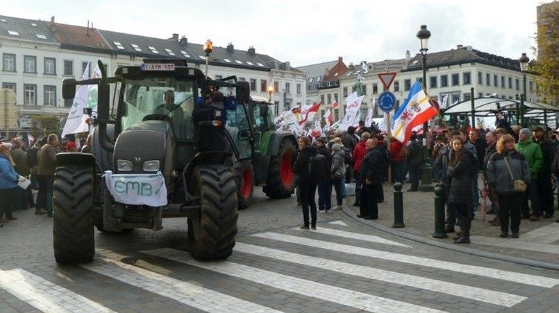 Фермеры из Эстонии, Латвии и Литвы устроили в Брюсселе акцию протеста 13 декабря 2018 года / Фото: dairyreporter.com