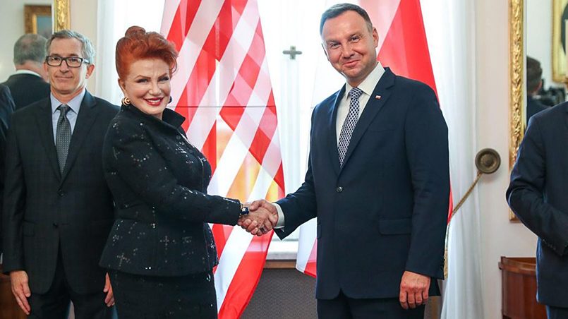 Дж. Мосбахер с президентом Польши А. Дудой/ Фото: kronika24.pl