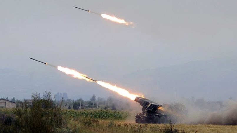 Грузинская артиллерия в 23:30 открыла шквальный огонь по Цхинвалу / Фото: Reuters 