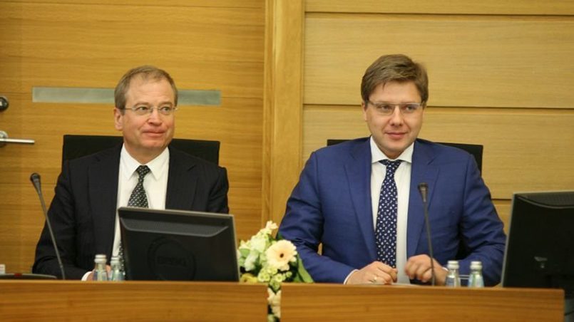 Андрис Америкс и Нил Ушаков во время заседания Рижской думы / Источник: baltnews.lv