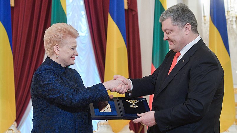 Порошенко наградил Грибаускайте орденом Свободы / Фото: ukranews.com