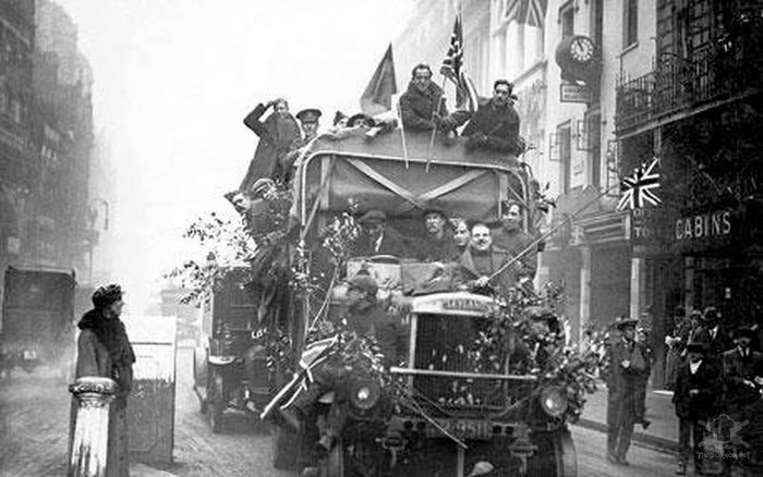 Празднование конца Первой мировой войны / Фото: pirojok.net