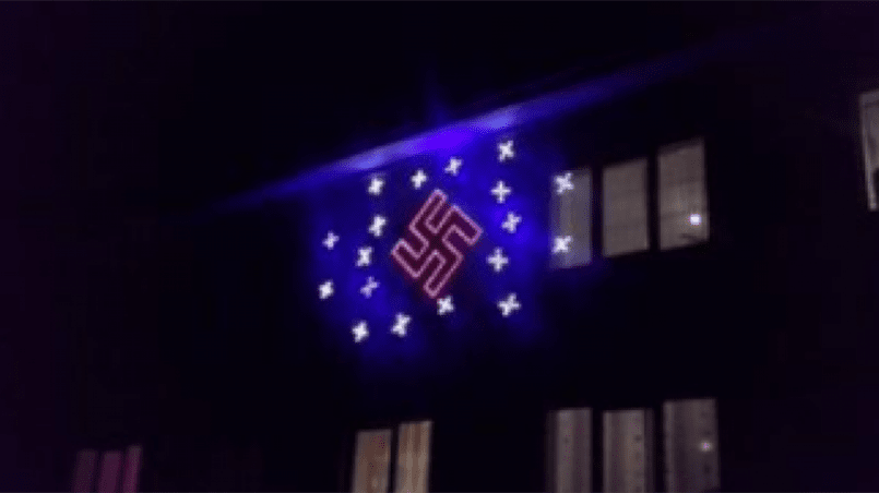 В латвийском городе Салдусе на стене одного из зданий появилась нацистская свастика / Фото: inforeactor.ru
