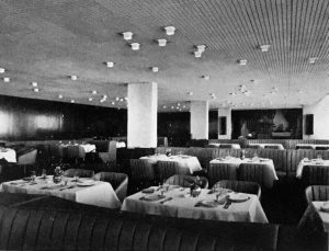 Зал ресторана «Эрфурт». Фото из книги «Лучшие произведения советских зодчих», издательство «Стройиздат»