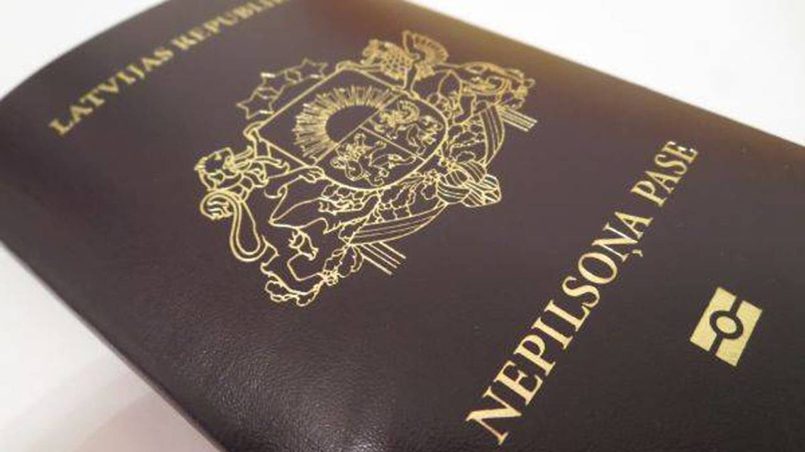 Паспорт негражданина Латвии / Фото: Gorod.lv
