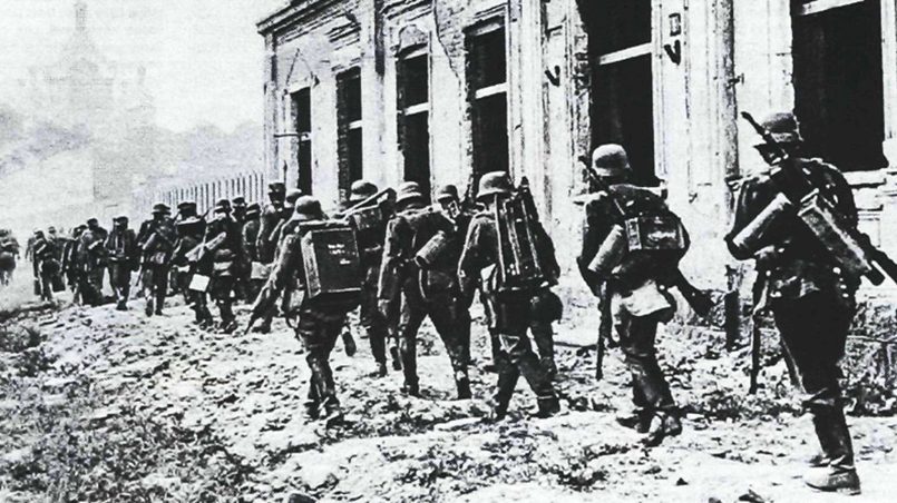 22 июня 1941 года: одно из подразделений 130 го пехотного полка вермахта входит в Брест / Фото: Battlefront.ru