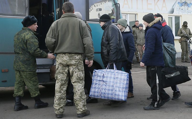 27 декабря в районе Майорска, что в Донецкой области, состоялось освобождение заложников / Фото: unian.net