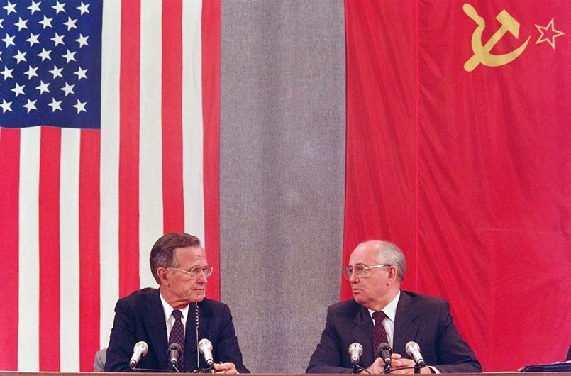 Джордж Буш и Михаил Горбачев / Источник: diletant.media