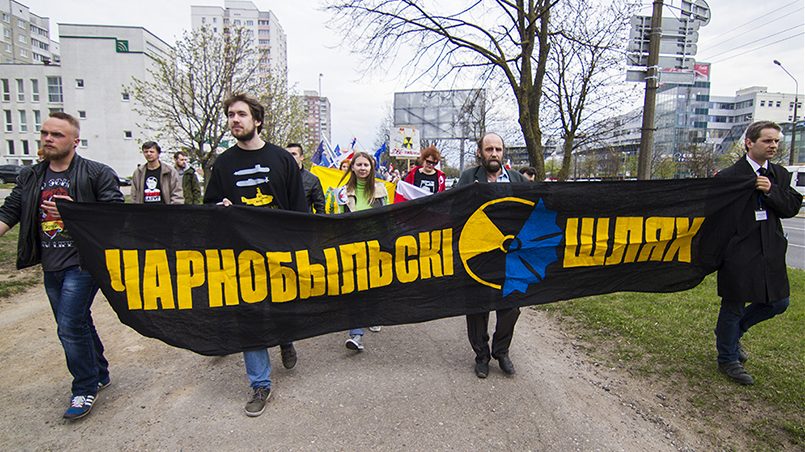 Белорусские оппозиционеры проводят акцию «Чернобыльский шлях» / Фото: naviny.by