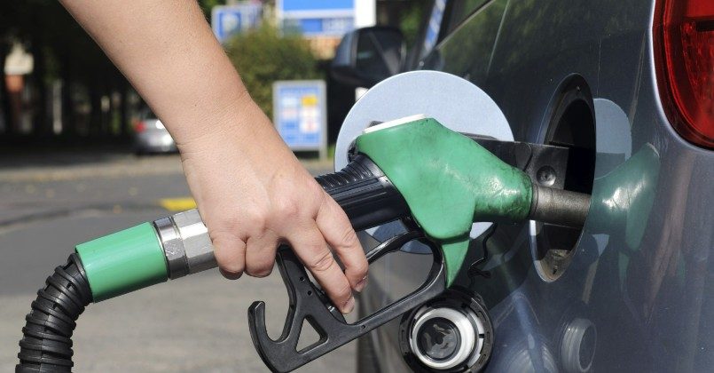 В Латвии рекордно выросли цены на бензин и дизельное топливо