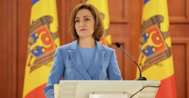 Президент Молдовы призвала жителей страны чтить государственный флаг