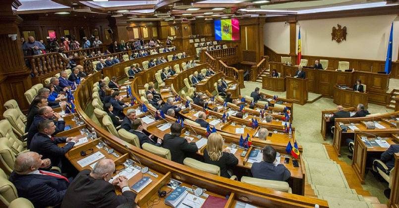 В парламенте Молдовы намерены переименовать государственный язык в румынский