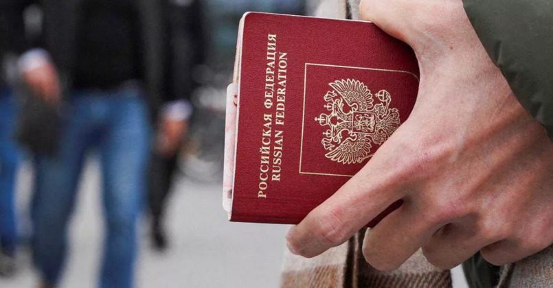 Первых россиян депортировали из Латвии из-за нового закона