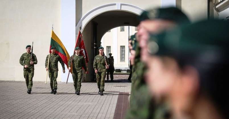 Президент Литвы выступил за повышение налога на прибыль для финансирования обороны