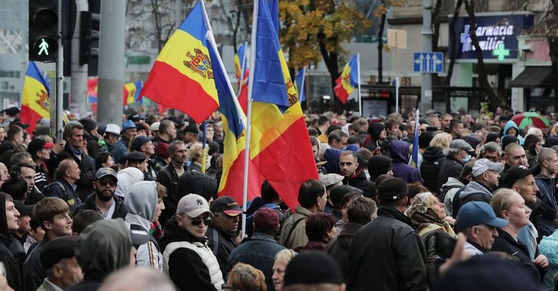В Кишиневе тысячи демонстрантов вышли на акцию протеста