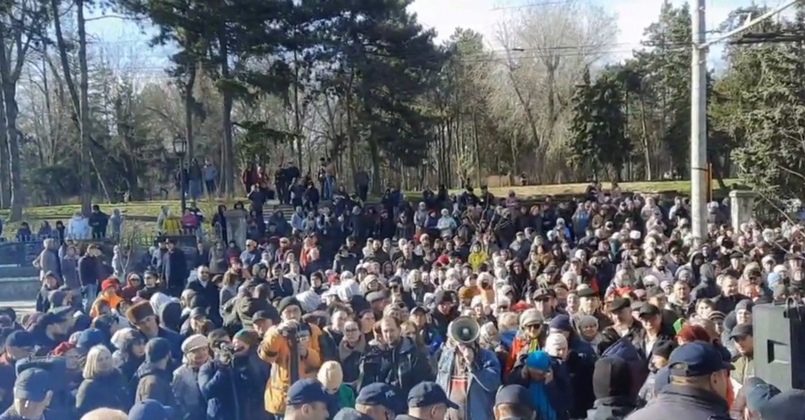 Оппозиционный митинг начался возле дома правительства Молдовы