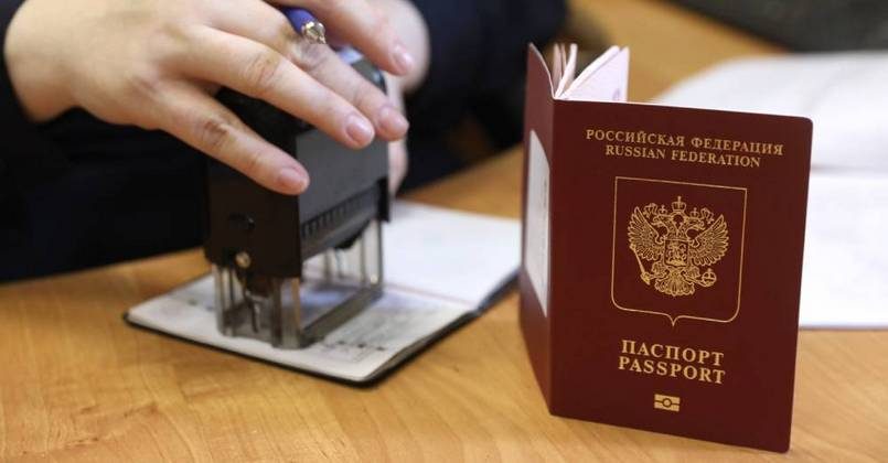 Посольства РФ в Латвии и Эстонии приостановили оформление биометрических загранпаспортов