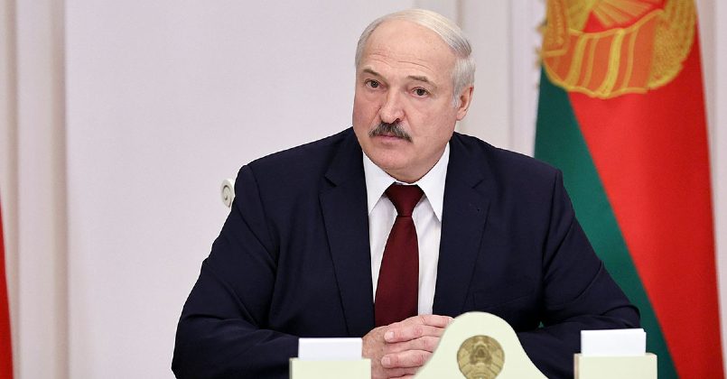 Лукашенко лишил воинских званий более 80 бывших силовиков и прокуроров