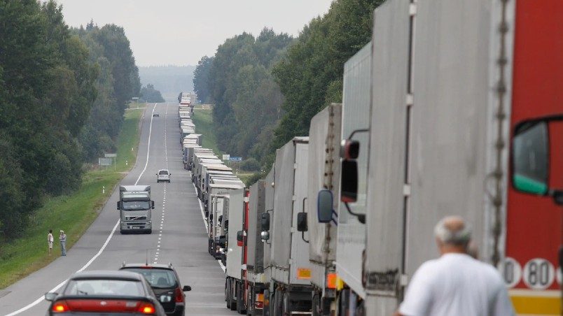 Польша намерена закрыть границу для грузовиков с российскими и белорусскими номерами