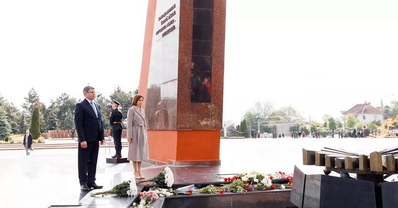 Президент Молдовы возложила цветы на мемориал в Кишиневе