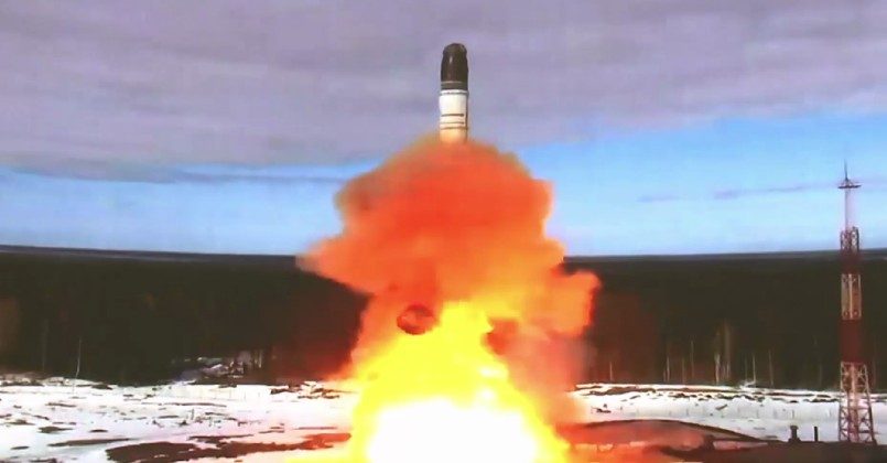 Минобороны России показало запуск межконтинентальной баллистической ракеты «Сармат»