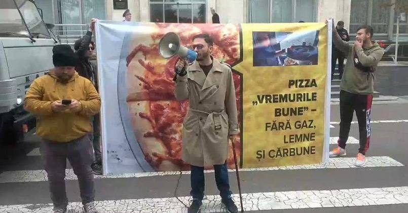 Возле правительства Молдовы начался «пицца-флешмоб» против премьера Гаврилицы