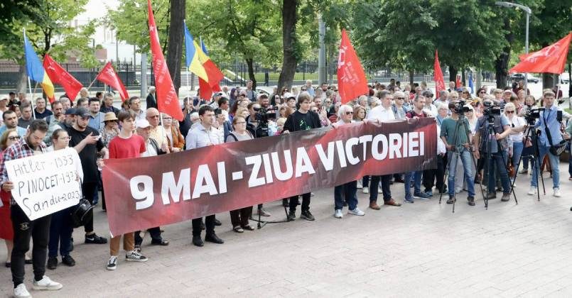 В Молдове оппозиция назвала предательством отмену празднования Дня Победы