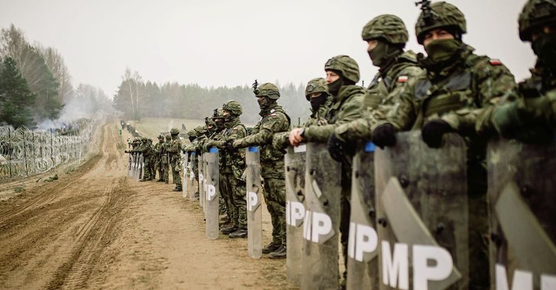 В Минобороны Польши рассказали, сколько военных перебросили на границу с Беларусью