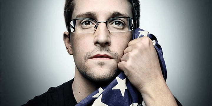 В начале июня 2013 года Сноуден передал газетам The Guardian и The Washington Post секретную информацию АНБ, касающуюся тотальной слежки американских спецслужб за информационными коммуникациями между гражданами многих государств по всему миру