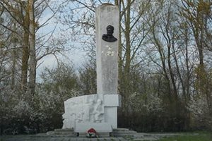 Памятник генералу Ивану Черняховскому