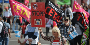 Акция протеста в Берлине против создании зоны свободной торговли между ЕС и Канадой (СЕТА).