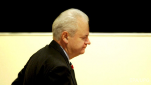Экс-президент Югославии Слободан Милошевич на заседании суда в Гааге, 2002 год
