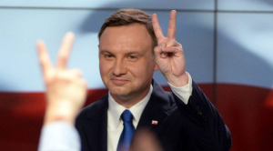 В Польше в 2015 году состоялось триумфальное возвращение к власти правых консерваторов. Партия «Право и справедливость» выиграла выборы в Сейм и в одиночку сформировала правительство, а её представитель Анджей Дуда стал новым президентом страны.