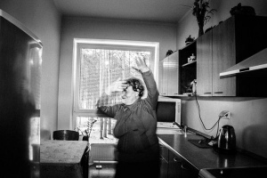 Тереза танцует на кухне /Фотограф: Ганс Юнг (Hannes Jung)