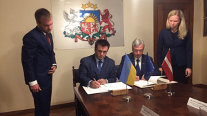 Климкин и Шадурскис подписали межправительственный договор в сфере образования, науки, молодежи и спорта