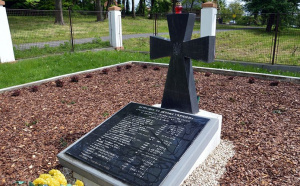 Здесь похоронены «борцы за волю Украины» (военно кладбище в Пикулице)