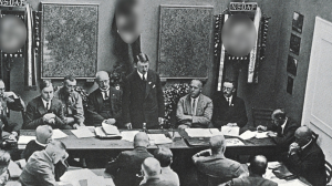 Гитлер на заседании партии 1925 г.
