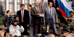 8 декабря 1991 года, после подписания Беловежского соглашения, распался СССР