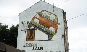 Стройуправа требует закрасить советскую рекламу