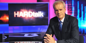 Стивен Сакур знаменит жесткими и прямыми вопросами, которые он задает гостям своего ток-шоу HARDtalk на канале BBC