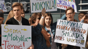 Митинг против закрытия русской Старогородской школы в Вильнюсе, май 2017 г.