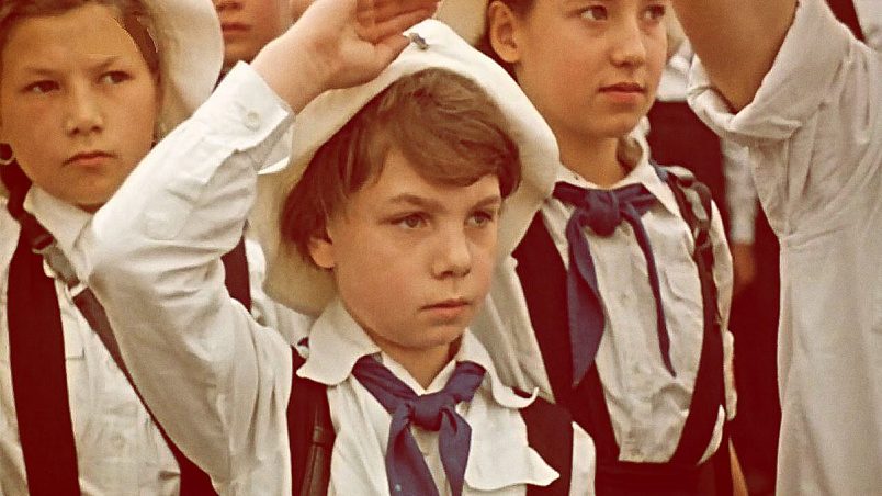 В ГДР носили синие пионерские галстуки / Фото: onedio.ru