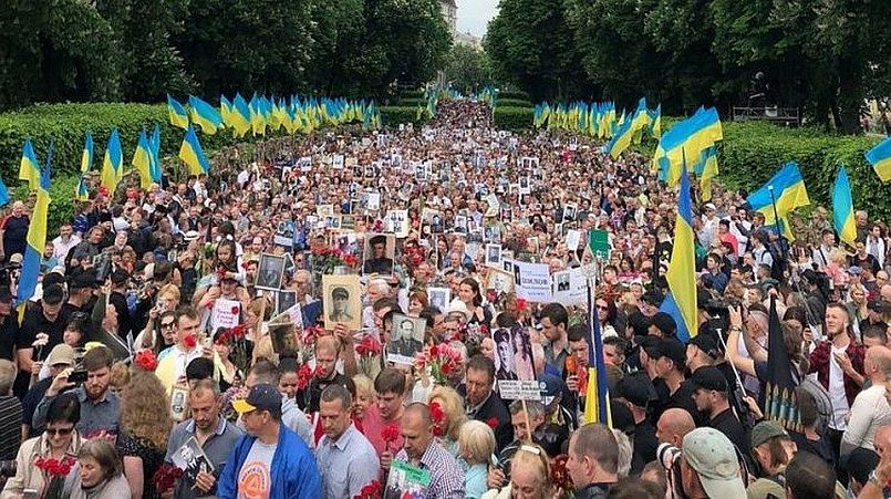 «Бессмертный полк» в Киеве 9 мая 2018 года / Фото: strana.ua