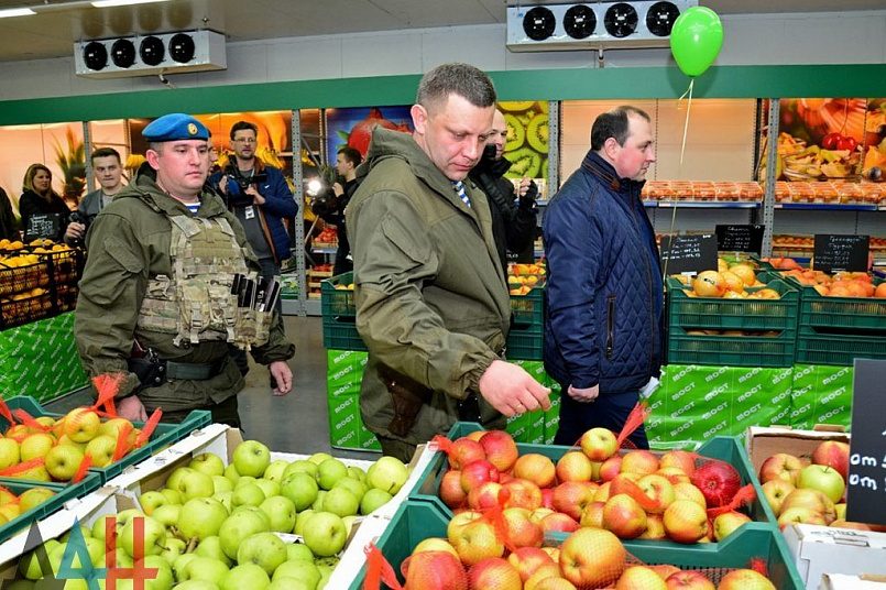 А.Заарченко на открытии супермаркета 