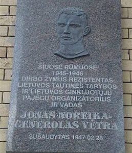 Мемориальная табличка Йонасу Норейке / Фото: eurasia.film