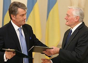 Виктор Ющенко и Валдас Адамкус / Фото: g4.dcdn.lt